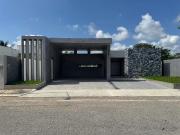 CASA EN VENTA CON CENOTE EN PRIVADA