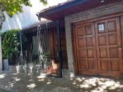 CASA EN VENTA con cochera y quincho