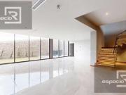 CASA EN VENTA CON CUARTO DE SERVICIO ZONA VALLES