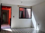 Casa en venta con departamentos para rentar en Jardines...