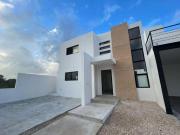 Casa en Venta con Doble Altura en Privada Tamora al...