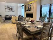 CASA EN VENTA CON DOBLE SEGURIDAD EN LOMAS VERDES,...