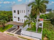 Casa en Venta con Doble Terreno en Residencial Arbolada