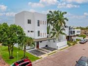 Casa en Venta con Doble Terreno Residencial Arbolada