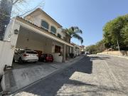Casa en Venta con doble terreno y alberca Zona Sur...