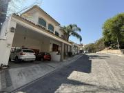 Casa en Venta con doble terreno y alberca Zona Sur...