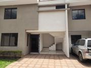 Casa en venta con dos departamentos independientes...