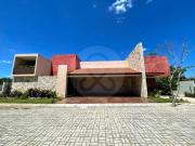 Casa en venta con elevador dentro de privada al norte de...