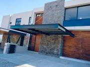 CASA EN VENTA CON ELEVADOR Y ACCESIBILIDAD PARA SILLA DE...