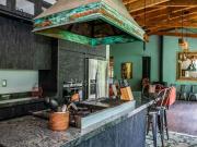 CASA EN VENTA CON ENTORNO DE BOSQUE