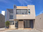 Casa en venta con equipamiento premium a 10 min del centro
