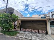 Casa en venta con estudio en planta baja en Floresta...