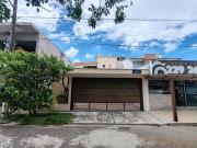 Casa en venta con estudio en planta baja en Floresta...