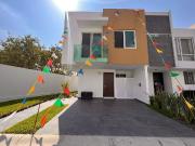 Casa en Venta con excedente en La Rua Residencial Roof...