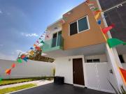 Casa en Venta con excedente en La Rua Residencial Roof...