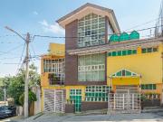 Casa en venta con excelente ubicación y vista al Valle...