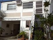 Casa en venta con Galpon posee Bienhechuría de 2 niveles...