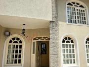CASA EN VENTA CON GRAN ILUMINACION NATURAL, CON...