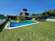 CASA EN VENTA CON GRAN JARDIN