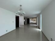 CASA EN VENTA CON GRAN JARDIN CUMBRES DEL LAGO...