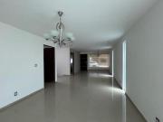 CASA EN VENTA CON GRAN JARDIN CUMBRES DEL LAGO...