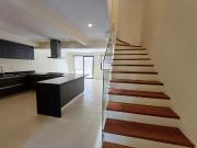 CASA EN VENTA CON HABITACION DE SERVICIO ZIBATA, QUERETARO