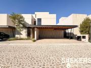 Casa en Venta con habitación en PB, en Campanario Norte IA