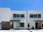 Casa en venta con habitación en planta baja a 2min de...