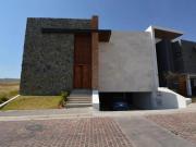 Casa en Venta con habitación en Planta Baja– Gran Reserva