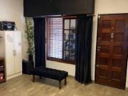 Casa en Venta con Importante Local en esquina...