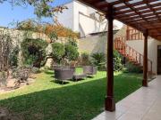 CASA EN VENTA CON JARDÍN AMPLIO SAN ISIDRO