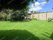 Casa en venta con jardín en la Querencia residencial