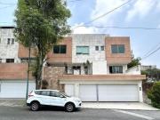 CASA EN VENTA CON JARDÍN EN TECAMACHALCO