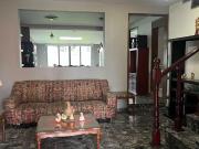 CASA EN VENTA CON JARDIN GRANDE