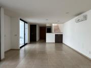 CASA EN VENTA CON JARDIN, JURIQUILLA QUERETARO
