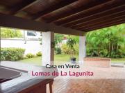 Casa en venta con jardín y amplia terraza en Lomas de La... Casa en venta con jardín y amplia terraza en Lomas de La...