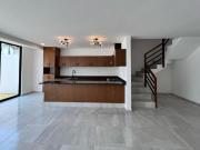 Casa en Venta con Jardin y Roof Top atrás de Plaza San Diego