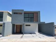 Casa en VENTA con jardin y sala de TV, Fracc. Lomas del...