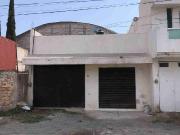 Casa en venta con local