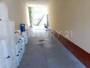 Casa en venta con local comercial para inversión en...