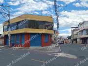 CASA EN VENTA CON LOCALES COMERCIALES, 340M2, 2 LOCALES...