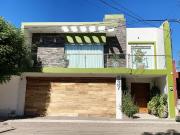 CASA EN VENTA CON LOCALES COMERCIALES EN COLONIA LOMAS...