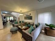 Casa en Venta con MODERNOS ACABADOS, 4 habitaciones en...