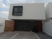 CASA EN VENTA CON MUCHA LUZ Y GRANDES ESPACIOS