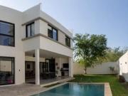 CASA EN VENTA CON PANELES SOLARES EN PRIVADA KINISH, CHOLUL