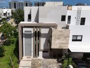 Casa en Venta con páneles solares, Residencial Arbolada...