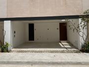 Casa en venta con paneles solares y amenidades en Cholul