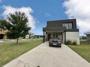 Casa en venta con Pileta y Jardin en Barrio El Aljibe,...