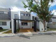 Casa en venta con Piscina en Ciudad Caucel