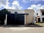 CASA EN VENTA CON PISCINA EN GRAN SANTA FE NORTE MERIDA